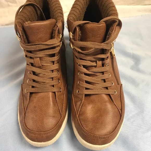 Womenās Arizona size 10 Booties - Picture 3 of 7